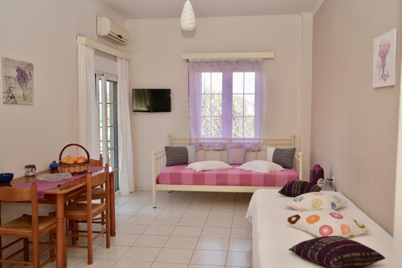 Troumpas Family Rooms & Apartments Леонидион Экстерьер фото