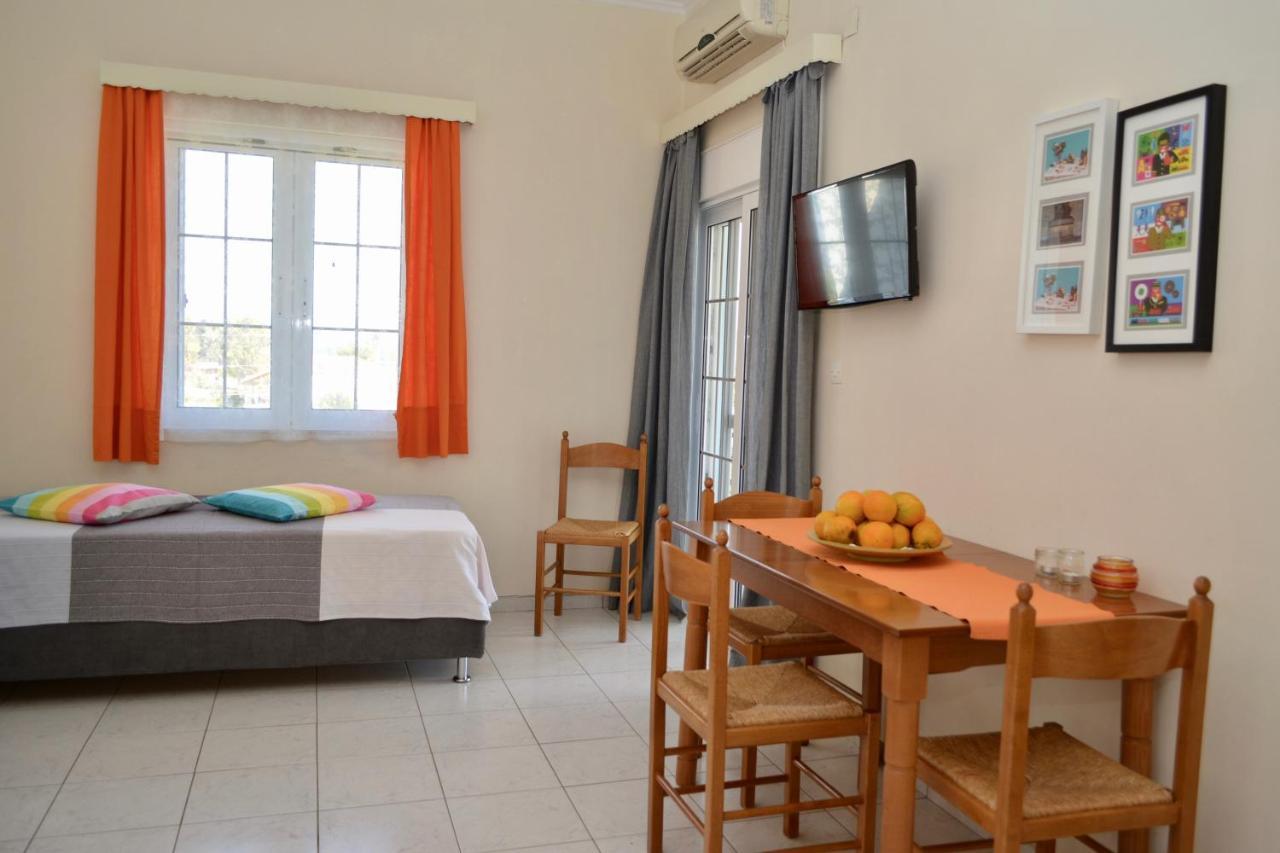 Troumpas Family Rooms & Apartments Леонидион Экстерьер фото