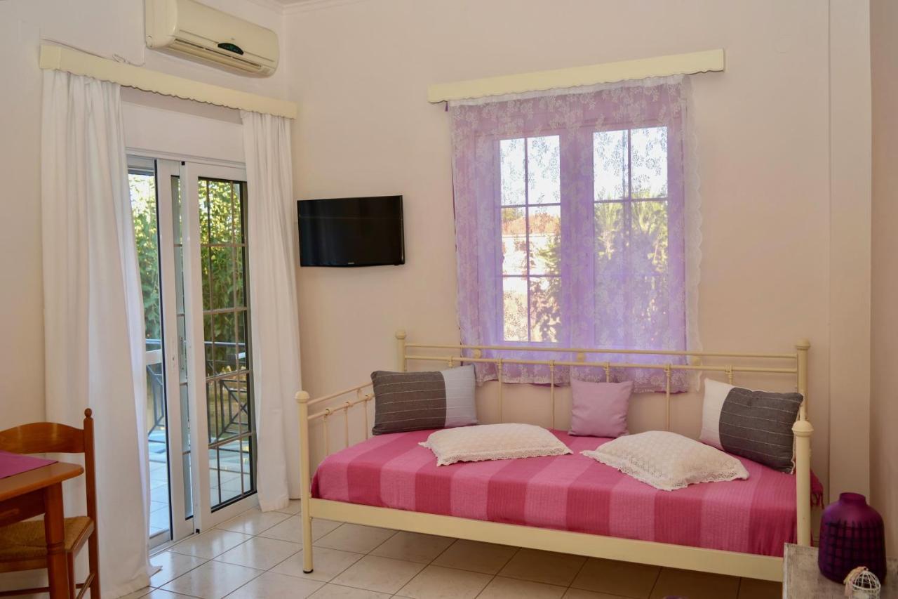 Troumpas Family Rooms & Apartments Леонидион Экстерьер фото
