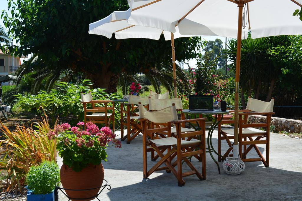 Troumpas Family Rooms & Apartments Леонидион Экстерьер фото